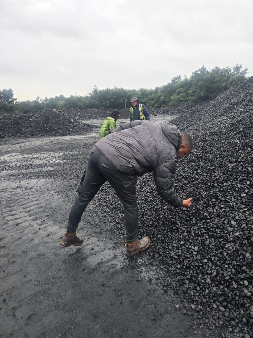 Founder grading run-of-mine coal at the yard